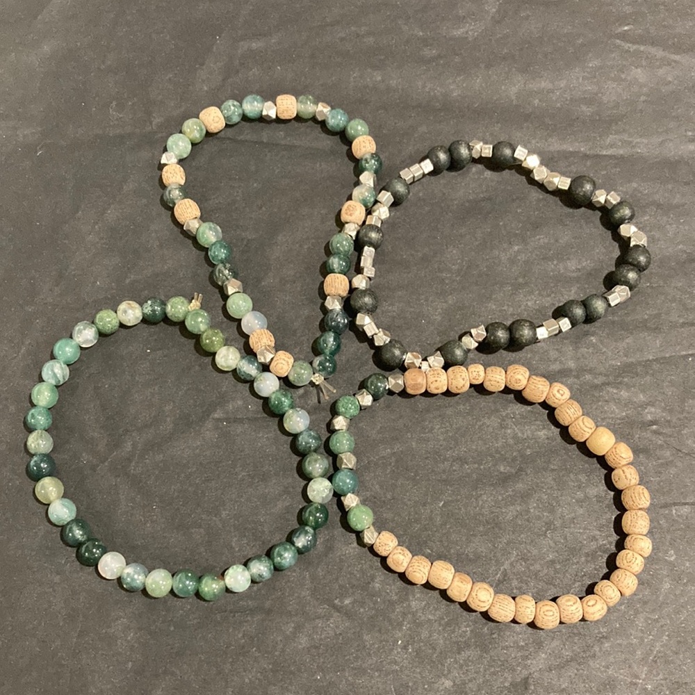 🤑🤑🤑🤑3 for 20$🤑🤑🤑🤑 4 stretch bracelets gemstones, wooden beads, and metal